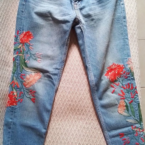 Zara Basic Denim jeans with flowers, straight fit, size 32