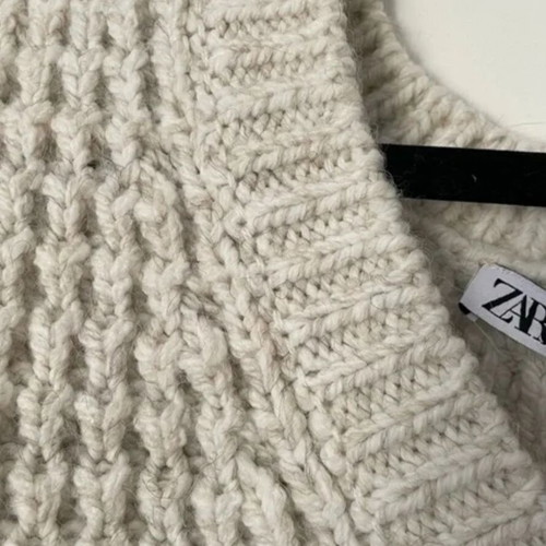 Zara beige sweater with V-neck, like new, oversized, very warm