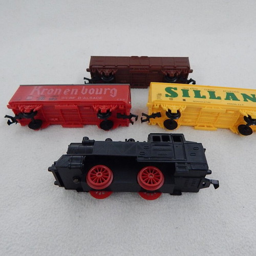 Lima Crick train set used, mechanical with 3 wagons and 10 tracks
