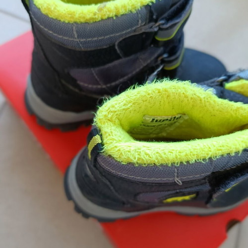 Children's snow boots with fur lining and non-slip sole new