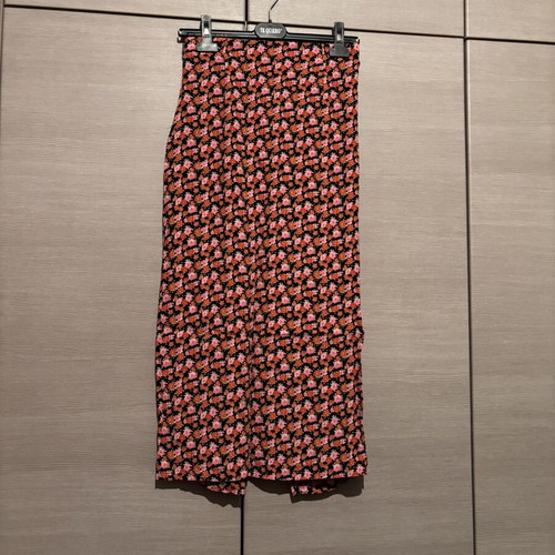 Floral Midi Skirt with Wrap Design like new, size M