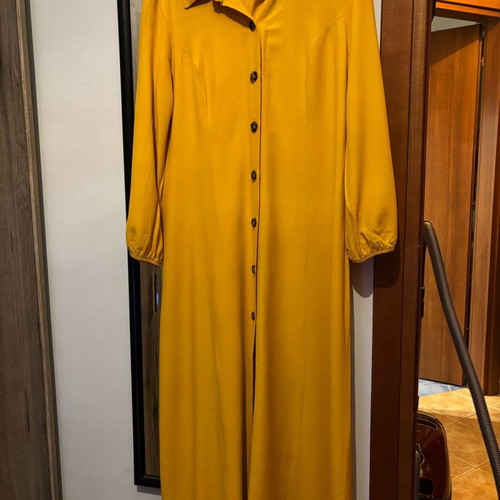 Lynne dress long and slim like new, yellow