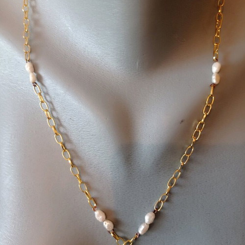 Necklace with Virgin Mary and natural pearls new