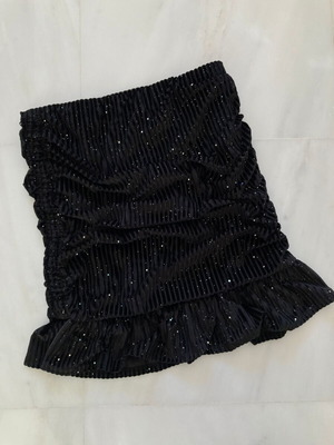 Urban Revivo velvet skirt black like new, size EU44