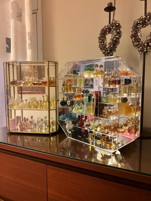 Miniature perfume collection new, 65 pieces with display cases
