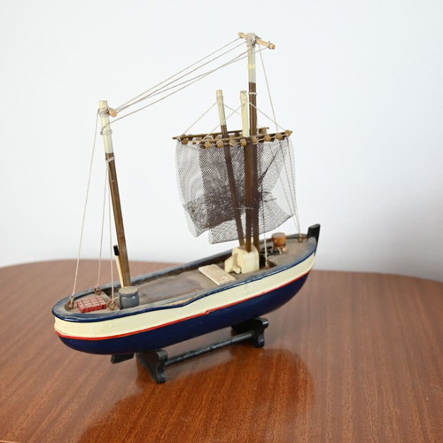 Handmade wooden fishing boat model used, nautical decoration