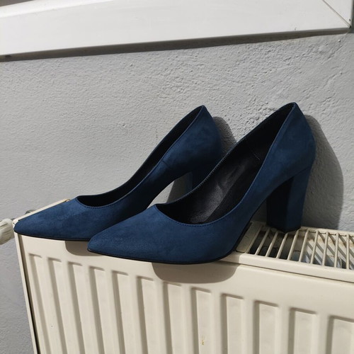 Sarigiannis Blue Suede Pumps Size 38 Like New, 8 cm Heel