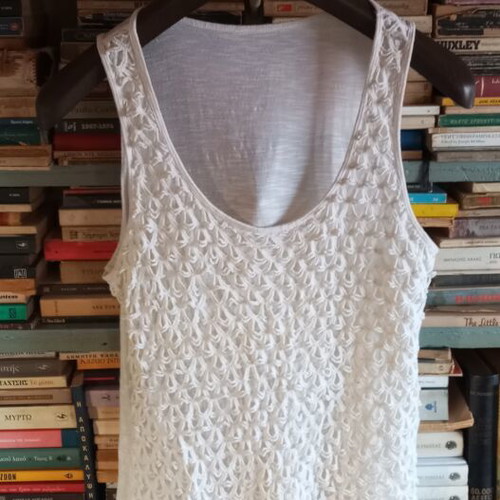 White sleeveless blouse with crochet front, like new