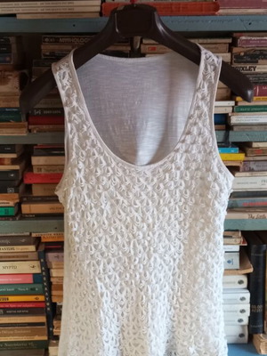 White sleeveless blouse with crochet front, like new
