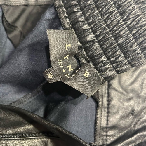 Lynne black pants size S like new with inner lining