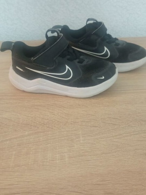 Nike kids shoes No 23.5 like new, black