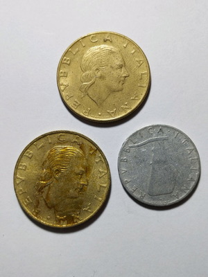 Ιταλικά νομίσματα μεταχειρισμένα, 3 τεμάχια 5 Lire 1954 & 200 Lire 1979, 1998