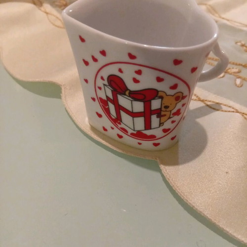 Collectible mug with teddy bear and hearts design new, porcelain