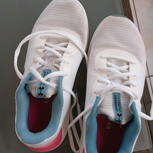 Under Armour white athletic shoes like new, size 36.5