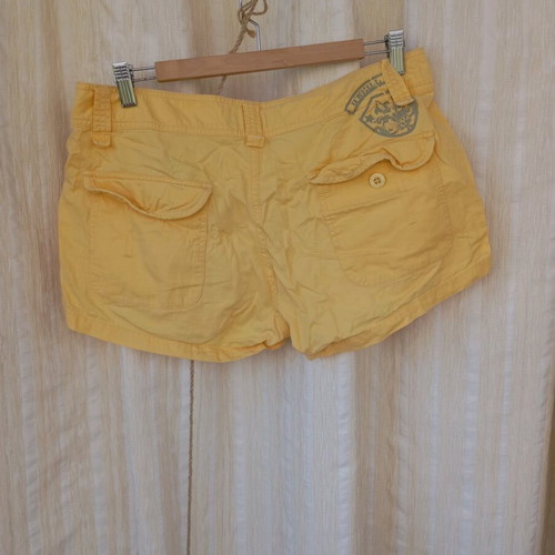 O'Neil yellow shorts like new, size L