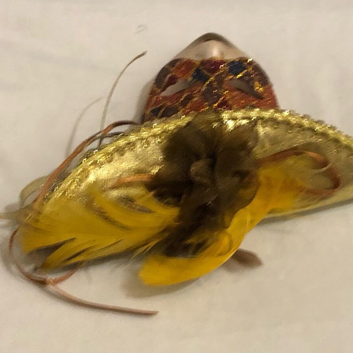 Decorative Mask Magnetic or Hanging like new