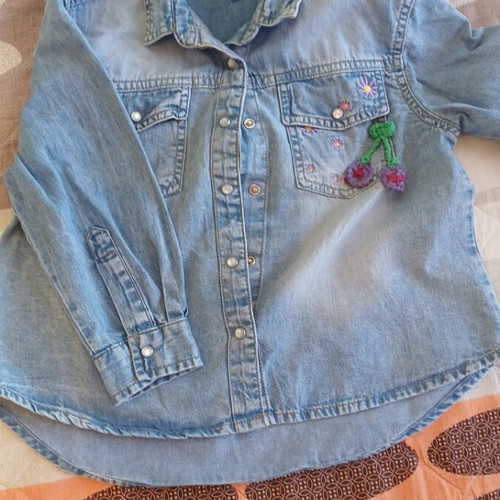 Piaza Italia denim shirt like new with decorative details