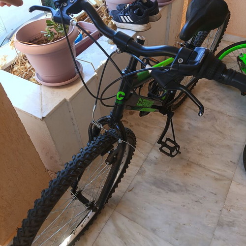 Clermont Freeland mountain bike with Shimano gears and front suspension