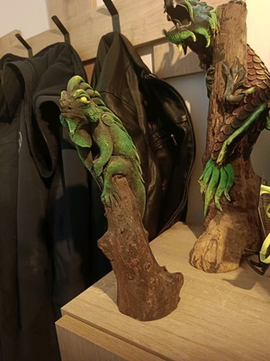 Wooden iguana carving used, decorative wood art
