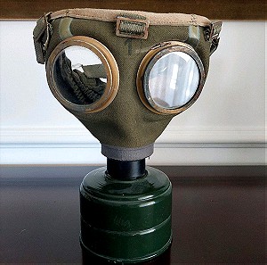 Στρατιωτική μάσκα για αποφυγή ΡΒΧ μόλυνσης.