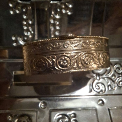 Jewelry box with small mosaic flower motifs used