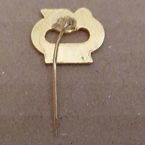 Pin badge Athens 1982 used