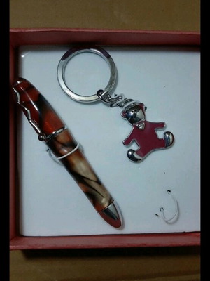 Pen and keychain set new