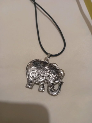 Necklace with elephant pendant with rhinestones like new