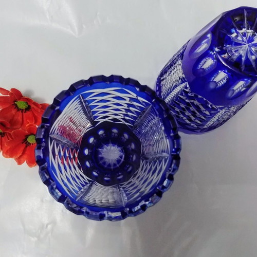 Zegary Vase 18.5 Ekb. Lausitzer/Imperlux cobalt blue White crystal Germany 50'-60'.
