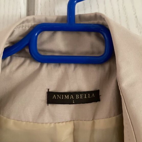 Beige NoLarge trench coat like new with two pockets