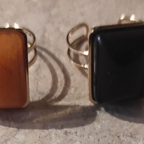 Various jewelry like new, 2 earring sets, 2 rings, colorful necklace