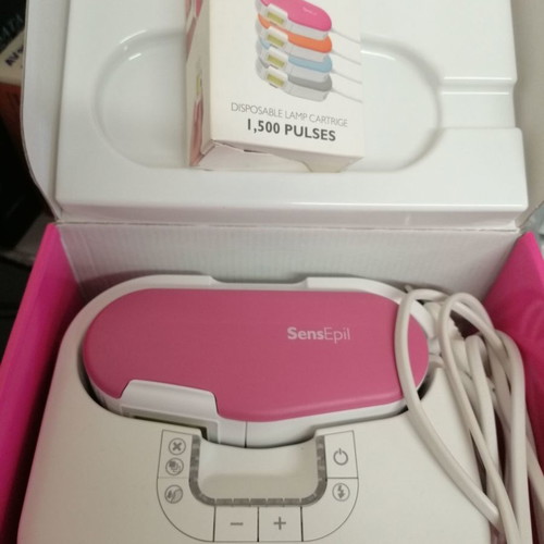 IPL Silk'n Sensepil hair removal device used with extra head