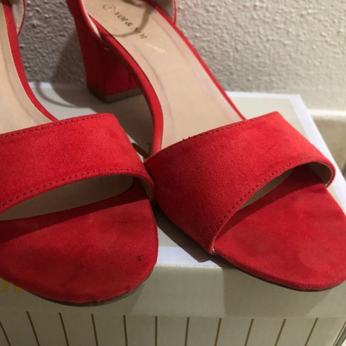 Voi Noi red velvet high heels used, size 40
