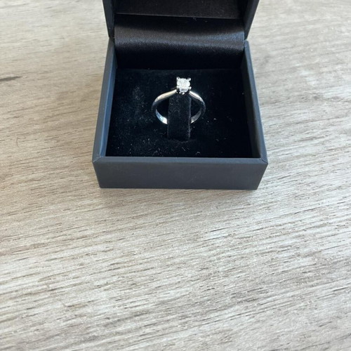 Monopetro ring 18k gold with 0.30ct diamond new