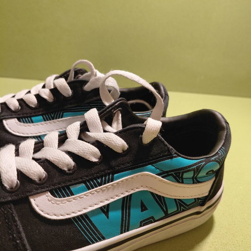Vans YT Ward Glow sneakers size 34 like new, neon blue and black
