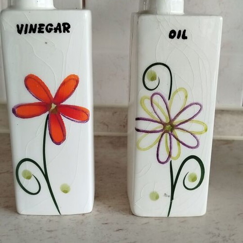 Oil and vinegar set new with decorative designs