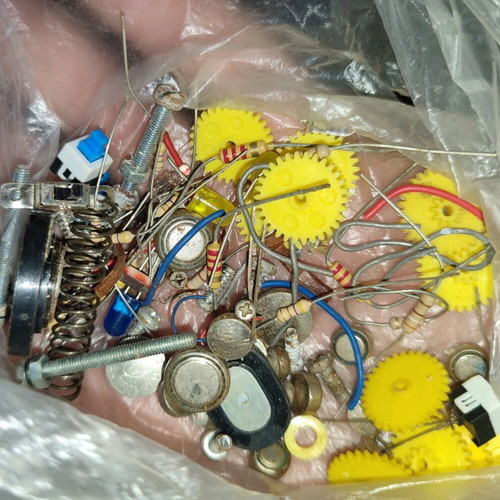 AND Circuit with NAND Gates Like New, Includes Car and Extra Parts