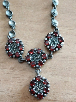 Silver necklace like new with garnet and marcasite 925
