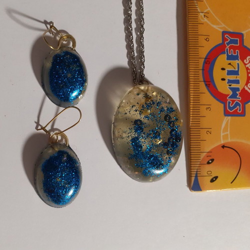 Set of 6 handmade pendant and earrings with resin and glitter
