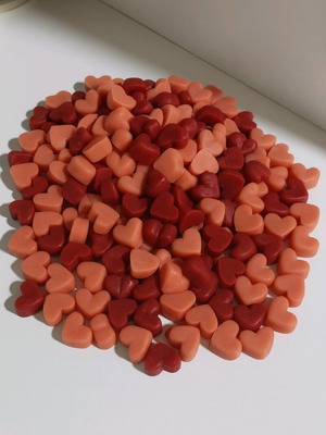Pack of 150 heart-shaped wax melts new, natural scents of your choice