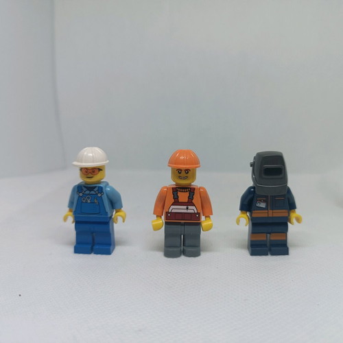 Lego figures 3 pieces like new, workers and engineers