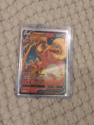 Charizard V holographic Pokemon card καινούργιο