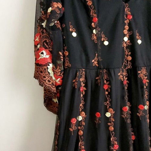 J'aime les Garçons dress new with embroidered flowers size M