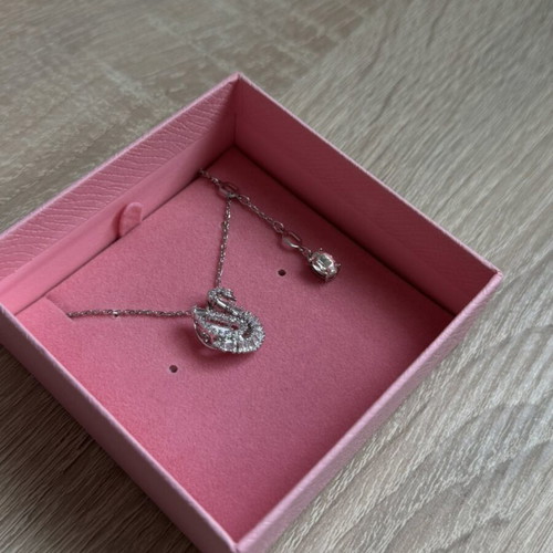 Swarovski silver swan necklace new from collection