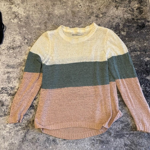 Only multicolor pullover like new, size M