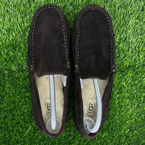 UGG Slip On Moccasin Loafer men's shoes like new, brown, size 43