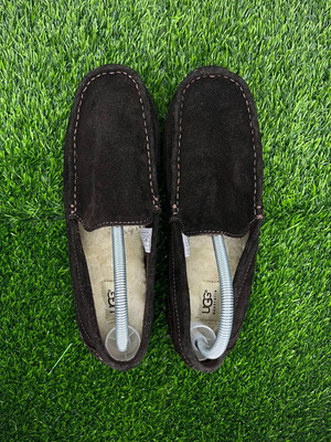 UGG Slip On Moccasin Loafer men's shoes like new, brown, size 43