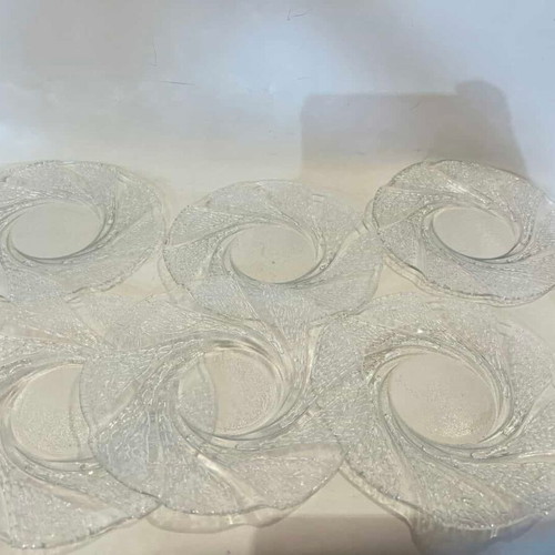 Vintage glass plate set used, 6 pieces with embossed Indonesia design 17.5 cm