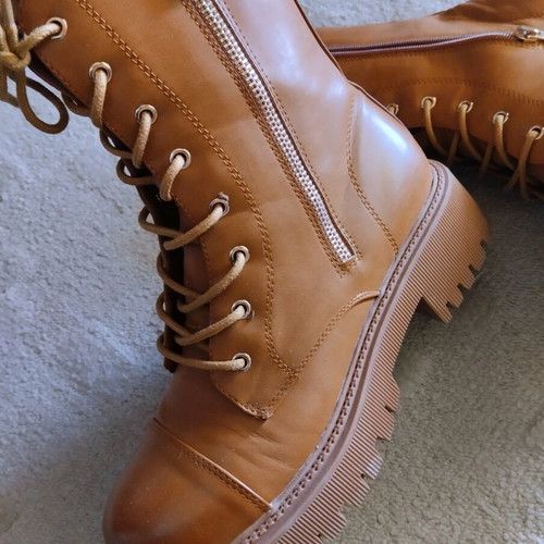 Women's boots like new, size 39, brown tan with zipper and laces
