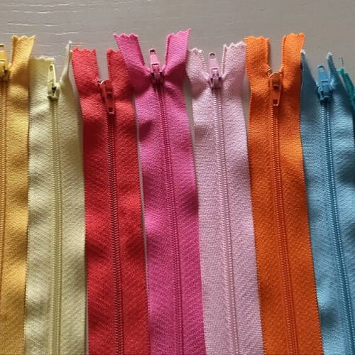 Zippers in various colors, pack of 21 pieces, new